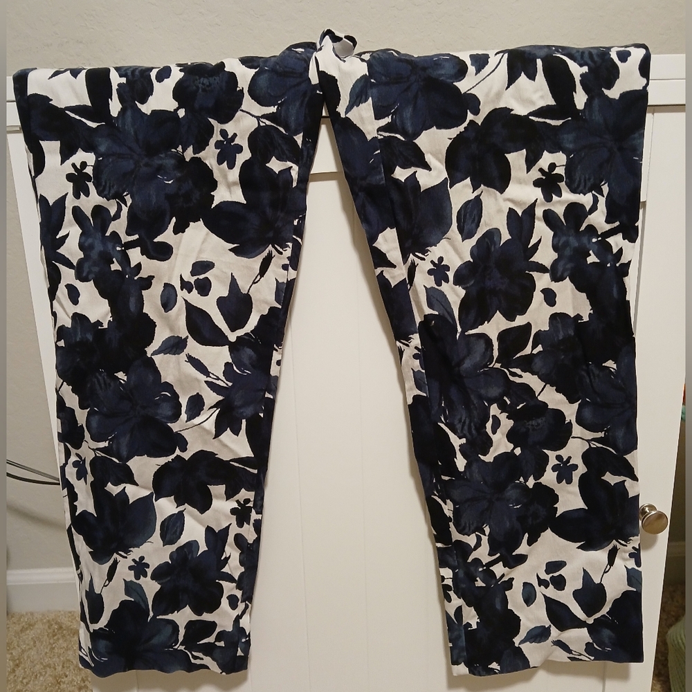 Joseph Ribkoff Floral Dress Pants‎ - Picture 9 of 10
